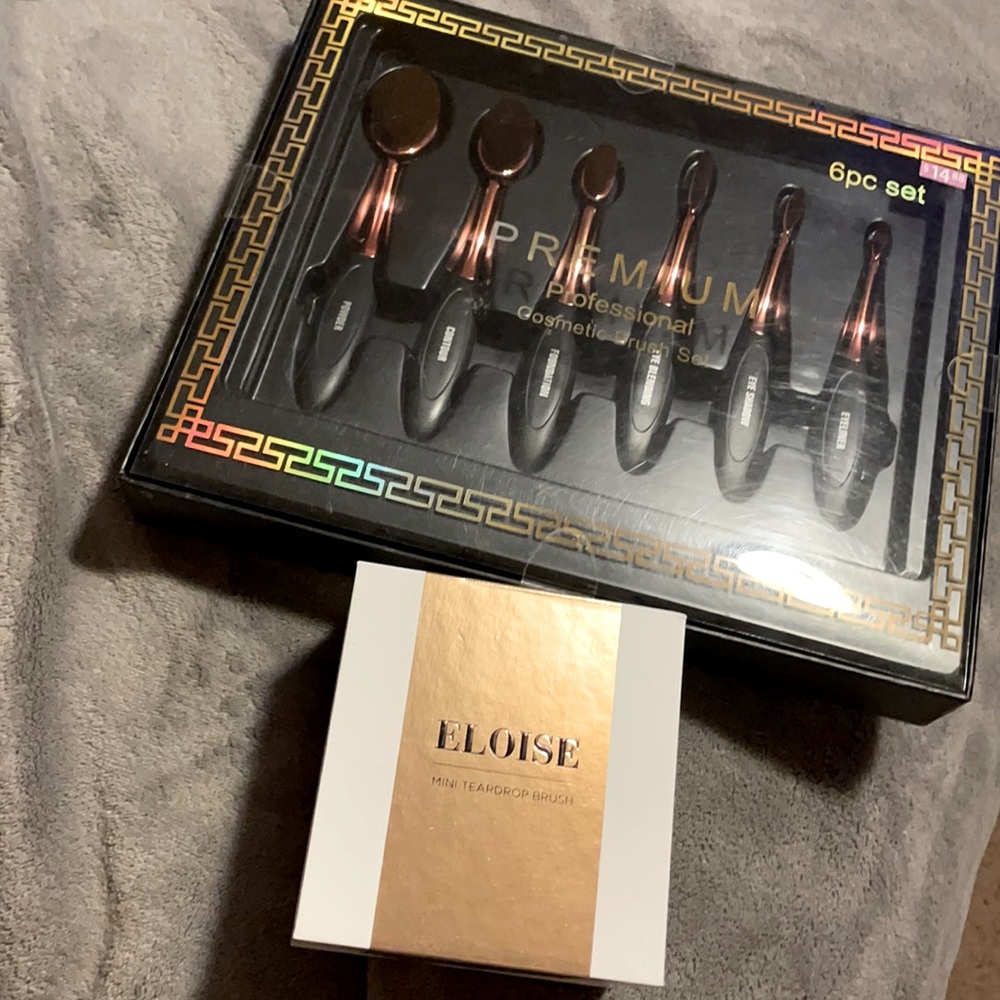 Makeup brushes